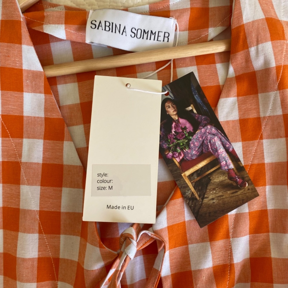 Sabina Sommer Front Bow Tie Daria Shirt in Orange - Picture 5 of 6